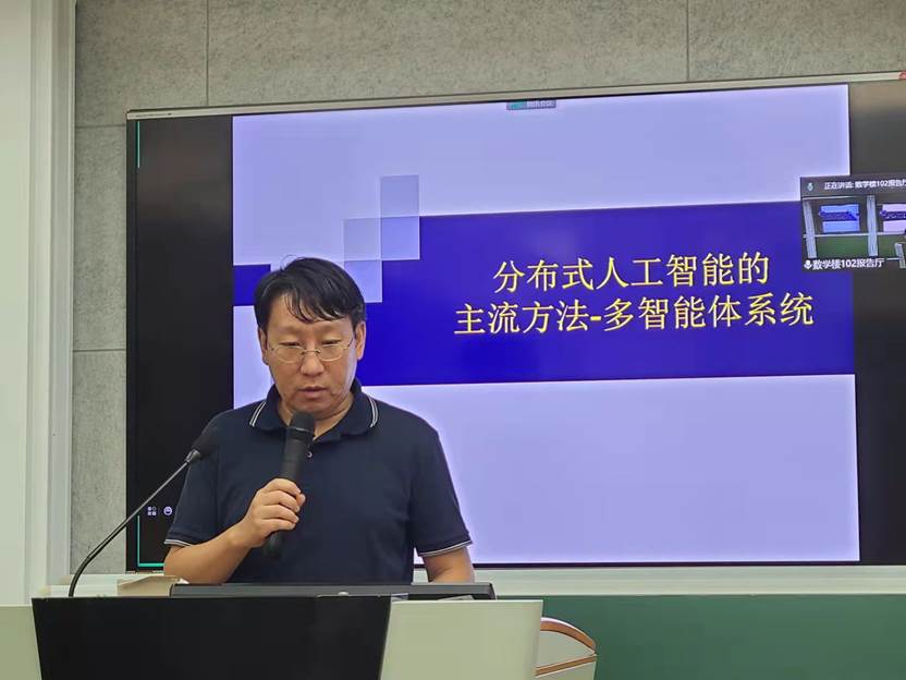 人的照片上写着字
描述已自动生成